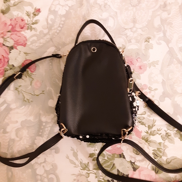 Mini sequin  backpack - Picture 3 of 4